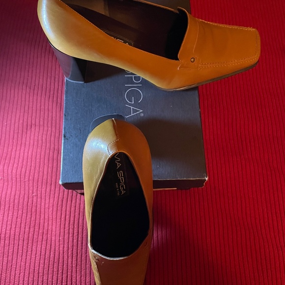 Stylish, classic Via Spiga shoes - Picture 2 of 3